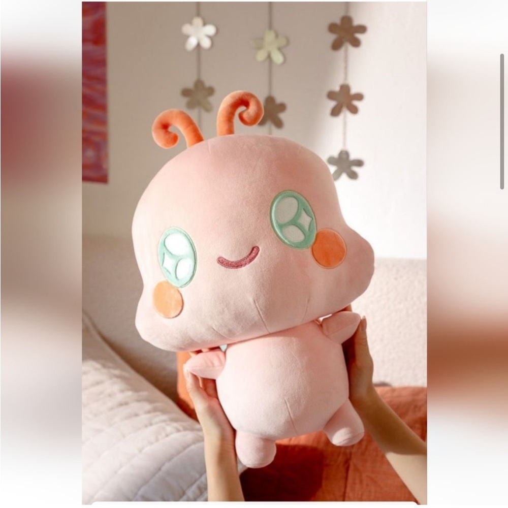 Urban Outfitters w/Smoko Bella Butterfly Mochi Plushie Pink Pastel 13×14×19 NWT